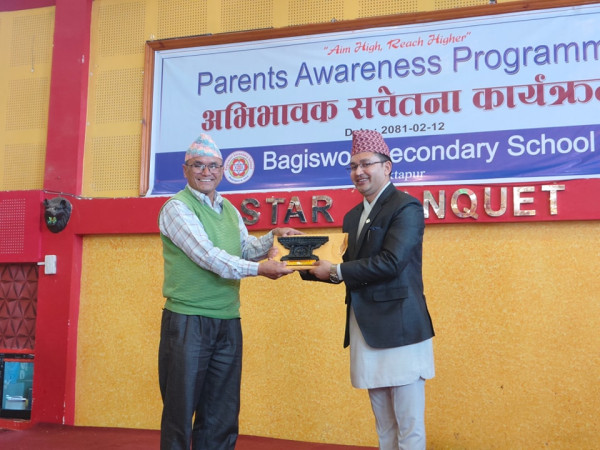 ‘फोन स्मार्ट हुनुभन्दा पनि मान्छे स्मार्ट हुनु आवश्यक’