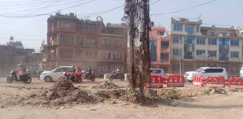 भक्तपुरको आदर्श चोकमा नाराबाजी 