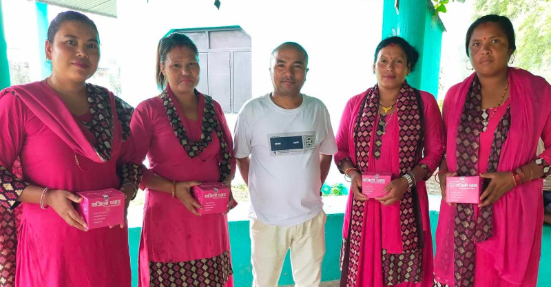 राम रुक्मणि ट्रस्टद्वारा जितपुरकाे मुसहर बस्तीमा विपन्न महिलाहरूलाई ८ सय सजिलाे प्याड वितरण 