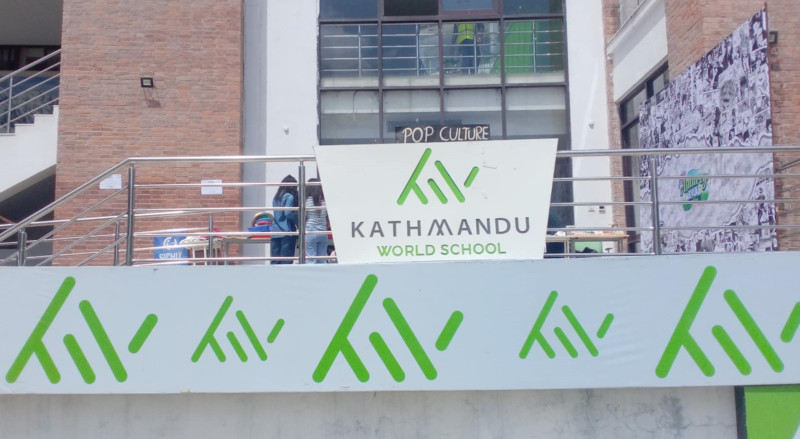 काठमाडौं वल्ड स्कुलको असारे मेलामा रमाए कक्षा ११ पढ्ने विद्यार्थी  