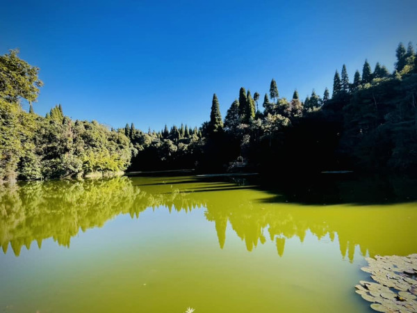 प्रमुख पर्यटकीय स्थल हो– माइपोखरी 