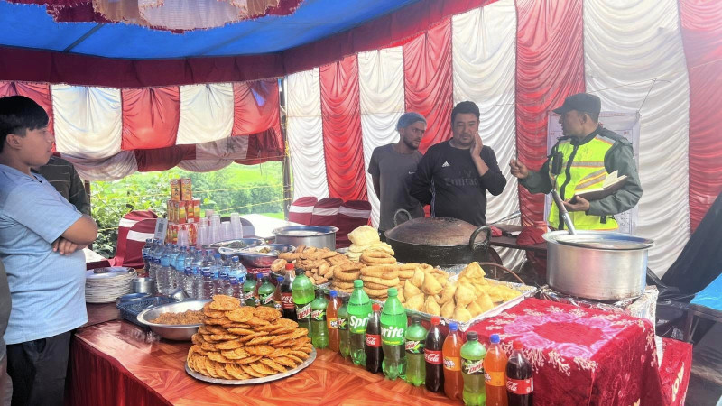 डोलेश्वर मेलामा चिया नास्दा लिंदै हुनुहुन्छ ? मूल्यसूचि हेर्नुहोस् है 
