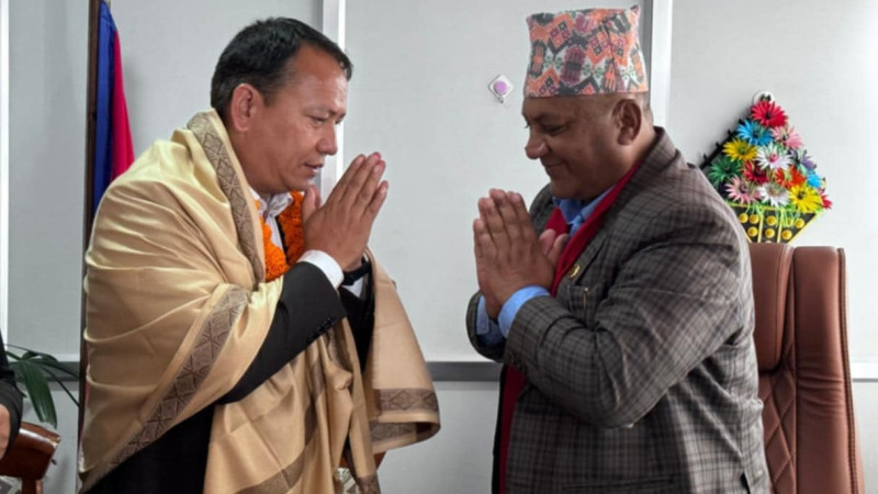 स्वास्थ्यमन्त्री थापालाई सूर्यविनायकका मेयरको शुभकामना 