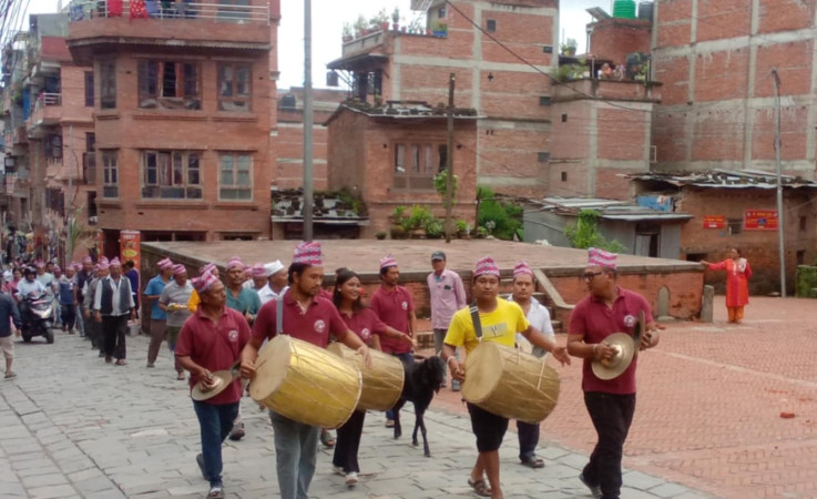 च.. ह.. झ्याई झ्याई झ्याई झ्याई झ्याई झ्याई 