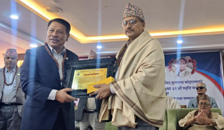 शब्दयात्रा प्रकाशनका संस्थापक अध्यक्ष हरि मञ्जुश्री पुरस्कृत