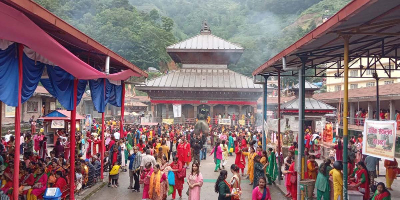 डोलेश्वरको चारवटै ढोका खुला ः विहानैदेखि भक्तजनको भीड 