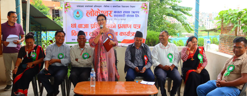 लोकेश्वर साकोसले दियो धा बाजाका प्रशिक्षार्थीहरुलाई प्रमाणपत्र  