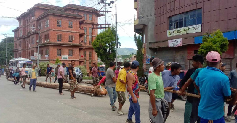 हसे हैसे हा.. हा.. हा...(तस्वीरहरु छन्) 
