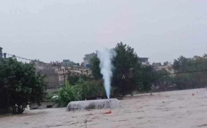 हनुमन्तेमा चुहिदै गरेको ग्यास चुलो बगायो, विस्फोटको डरले स्थानीय त्रसित, प्रहरी परिचालन