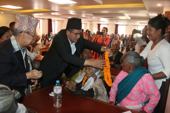 अन्तर्राष्ट्रिय ज्येष्ठ नागरिक दिवसको असवरमा भक्तपुरका १०० जना ज्येष्ठ नागरिक सम्मानित
