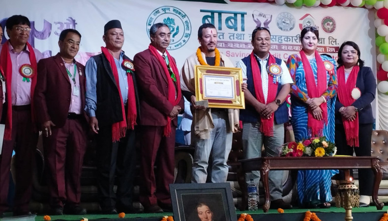 बाबा सहकारीद्धारा संस्कृतिकर्मी श्याम था सम्मानित