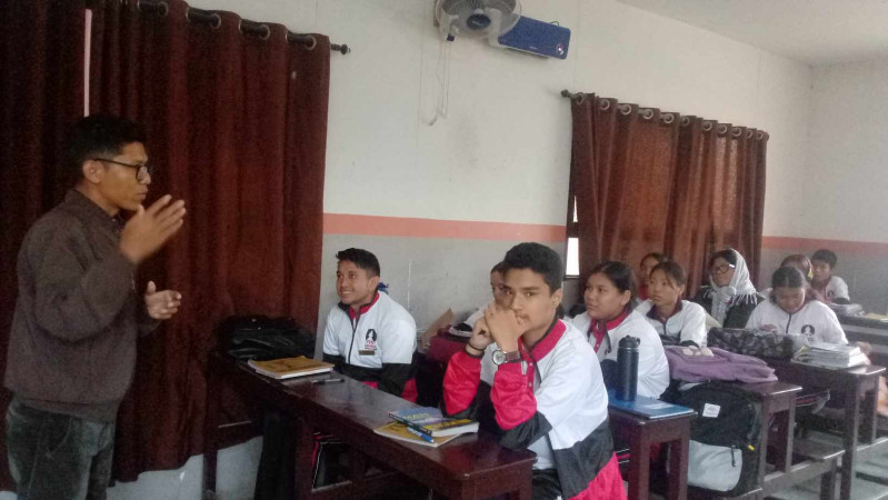 ख्वपका पत्रकारिताका विद्यार्थीमाझ एकैदिन दुई साहित्यकार