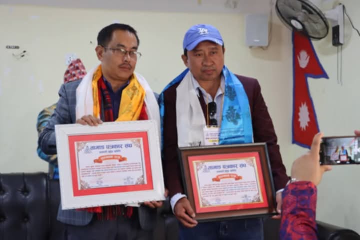 रेडियो नेपालका कार्यकारी निर्देशक अमरध्वज लामालाई सम्मान