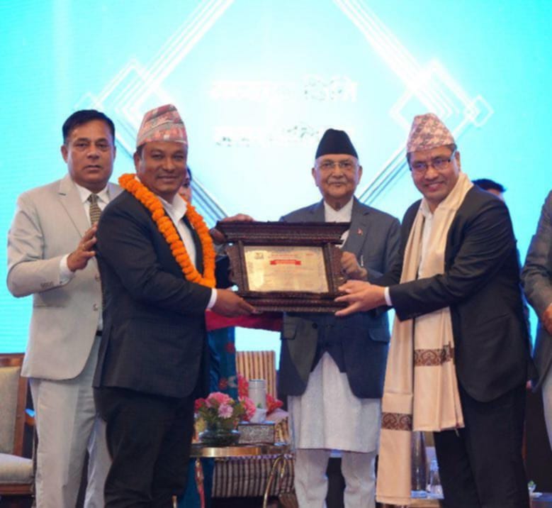 मध्यपुर थिमी नगरपालिकाका प्रमुख सुरेन्द्र श्रेष्ठलाई सम्मान 