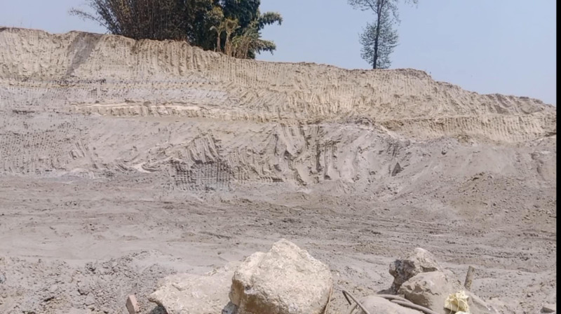 भक्तपुरकाे ताथली क्षेत्रमा माटो बालुवा तस्करी, बदनाम भने उप मेयर बुढाथोकी 